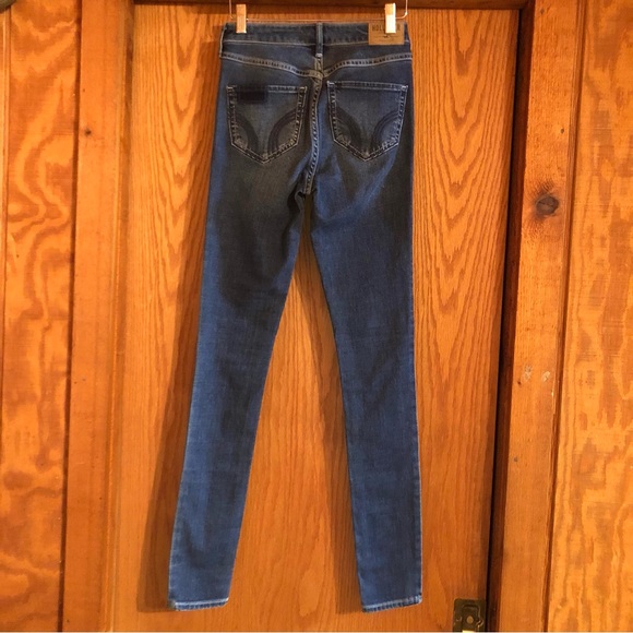 Hollister High Rise Super Skinny Jeans with Patches 0 / 24 - Picture 11 of 12